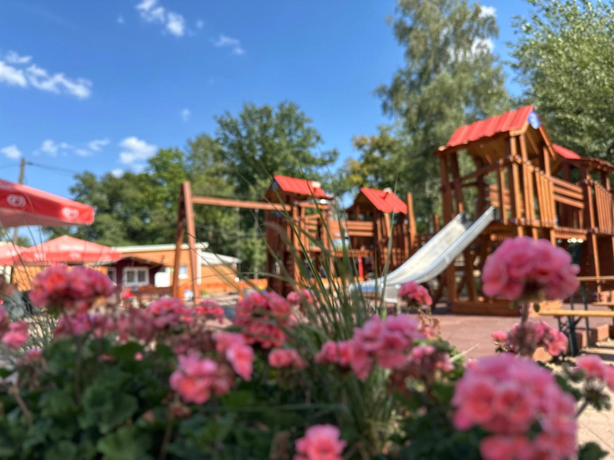 Schönebeck Ferien-& Erlebnispark Ploetzky מראה חיצוני תמונה